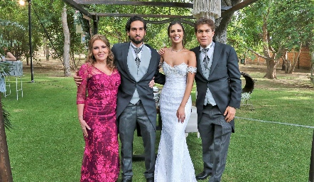  Lu Von Der Meden, Alejandro Martínez, Paulina Acevedo y Arturo Martínez.