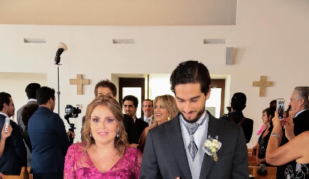  Lu Von Der Meden entregando a su hijo Alejandro.