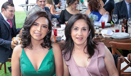  Abigail de la Rosa y Gloria Castro.