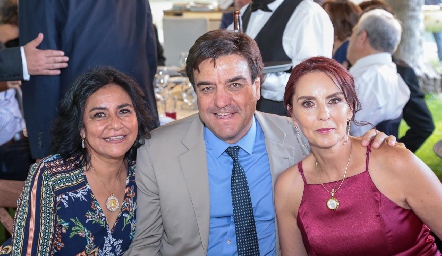  Maru Silos, Víctor Lomelí y Sandra Correa.