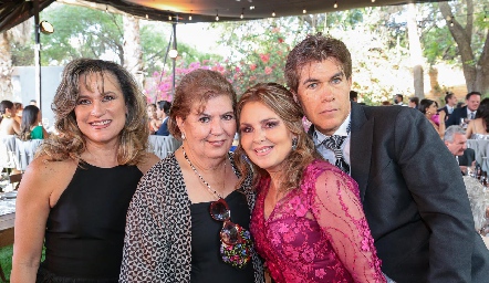  Ana Lilia Von Der Meden, Rosario Navarro, Lu Von Der Meden y Arturo Martínez.