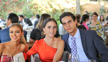  Renata Acevedo, Federica Meade y Diego Medina.