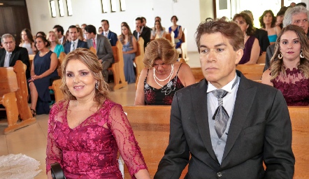  Lu Von Der Meden de Martínez y Arturo Martínez Lavín, papás del novio.