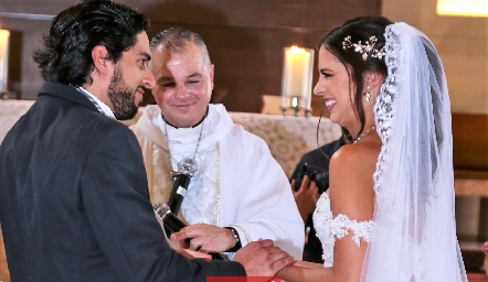  Alejandro Martínez, Padre Oscar Pérez y Paulina Acevedo.
