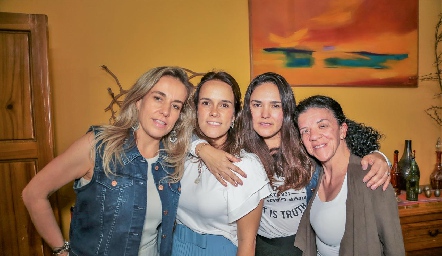  Mónica Torres, María Sotomayor, Ana Paula Valdés y Alejandra Labastida.