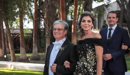  Arturo Hernández y Claudia Anaya de Oliva.