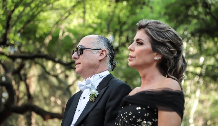 Jaime Oliva y Claudia Anaya de Oliva, papás de Regina.