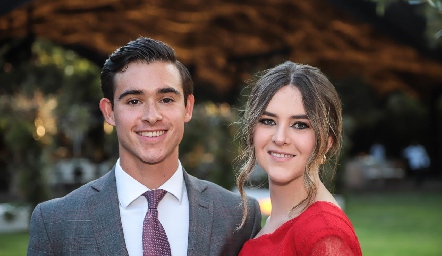  Efrén Alvarado y Mariana Álvarez.