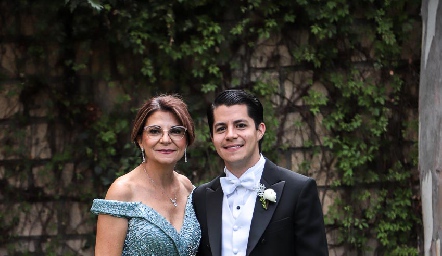 Marcela y Arturo Hernández.