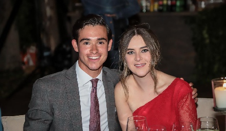  Efrén Alvarado y Mariana Álvarez.