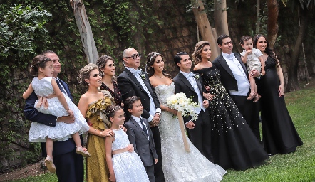  Familia Oliva Anaya, Victoria, Mauricio, Claudia, Roberta, Nuria, Mau, Jaime, Regina, Arturo, Claudia, Jaime, Jaime y Luciana.