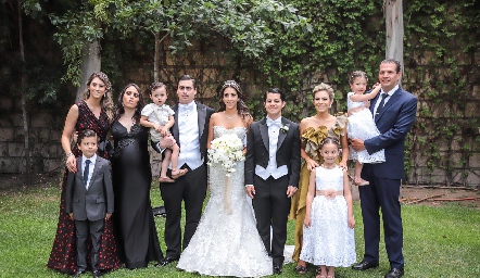  Hermanos Oliva Anaya con sus esposos e hijos.