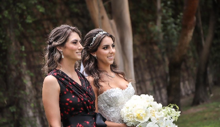  Nuria y Regina Oliva Anaya.