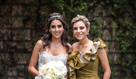  Regina y Claudia Oliva Anaya.