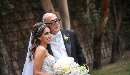  Regina con su papá Jaime Oliva Rubín de Celis.