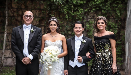  Jaime y Regina Oliva, Arturo Hernández y Claudia Anaya.