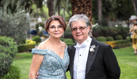  Marcela y Arturo Hernández.