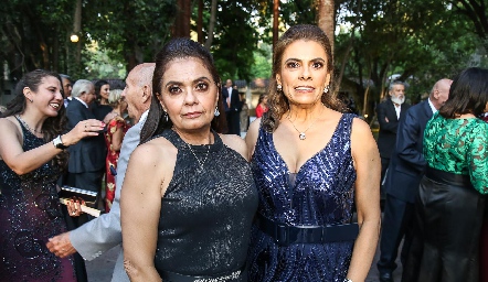  María Isabel y Adriana Anaya.
