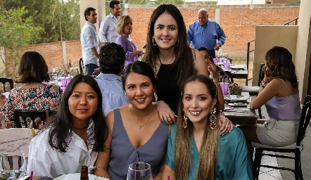  Ana Cifuentes, Diana Villanueva, Paulina Aldrett y Laura Bravo.