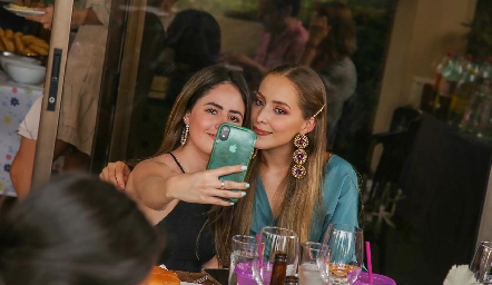  Paulina Aldrett y Laura Bravo.