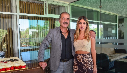 Marco Antonio Güemes con su hija Daniela.