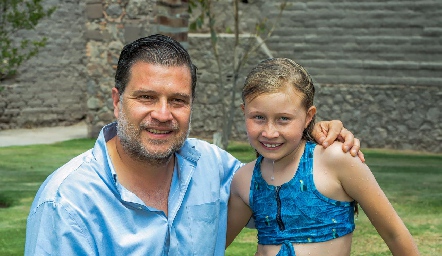  Javier Vallejo y su hija Valeria.