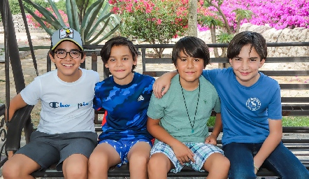  Jerónimo, Samuel, Josué, Martín.