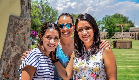  Daniela Rodríguez, María Rodríguez y Verónica Díaz de León.