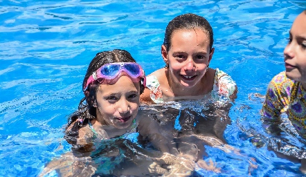  Andrea y María Alejandra.