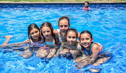  Frida, Matilda, Cristi, Andrea y María Alejandra.