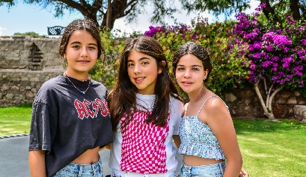 Loretta Galván, Paulina Acebo y Regina Mercado.