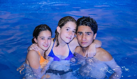  Camila Ocejo, Natalia Michelle y Humberto Moreno.