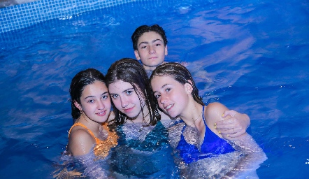  Camila Ocejo, José María de González, Laia Dávila y Natalia Michell.