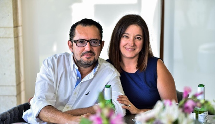  Pipo González y Verónica Saenz.