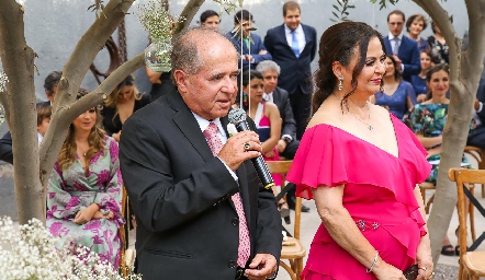  Javier Díaz Dibildox y Dora Cabrera, papás del novio.