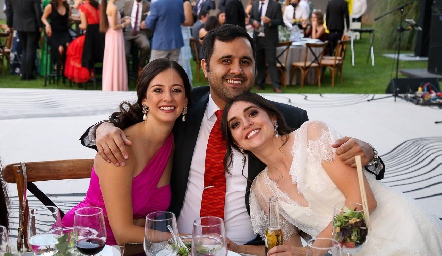  Daniela Dávalos, Alejandro Oros y Andrea Vázquez.