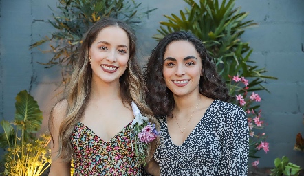  Laura y su hermana María Bravo.
