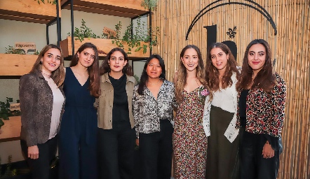  Pamela Viezca, Paola Gutiérrez, Isa Castelo, Ana Meche Cifientes, Lau Bravo, Mónica Torres y Paulina Gómez.