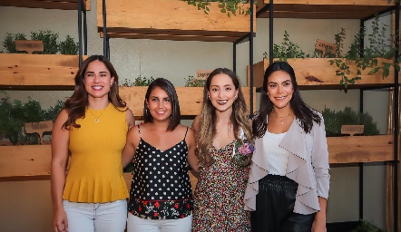  Adriana Narváez, Bety Lázaro, Laura Bravo y Ana Rodríguez.