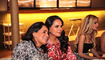  Laura de Bravo y Marily de Tobías.