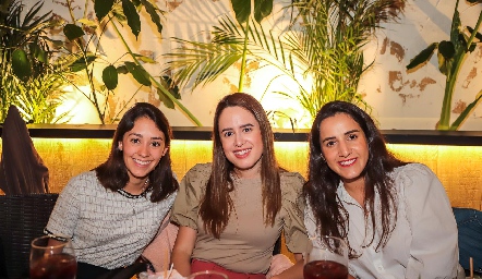  Paola Díaz, Sofía Llamas y María Lavín.