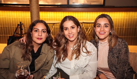  Isabella Castelo, Mónica Torres y Pamela Viezca.