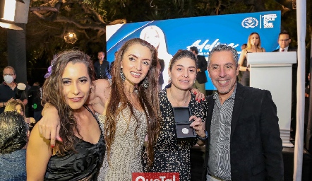  Sofía Corona, Gisela, Patricia, Laura Corona y Carlos Cortina.