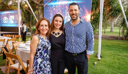 Elena Martínez, Sofía Saucedo y Adrián González.