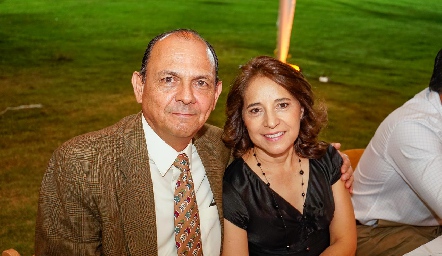  Héctor y Rebeca Villalobos.