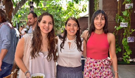 María Leal, Elizabeth González y Marina Gómez .