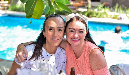  Mariana Cisneros y Lorena Anaya.