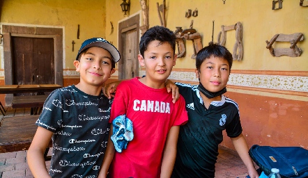  Rodrigo Ricabar, Alejandro Hernández y Andrés Felipe Cueva.