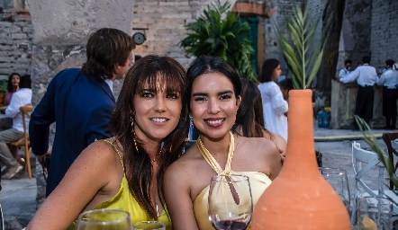  Ana Aguilar y Mónica Moreno.