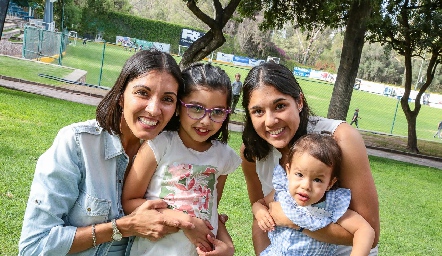  Carla Labastida, Fara Munguía, Ema Munguía y Clarissa.